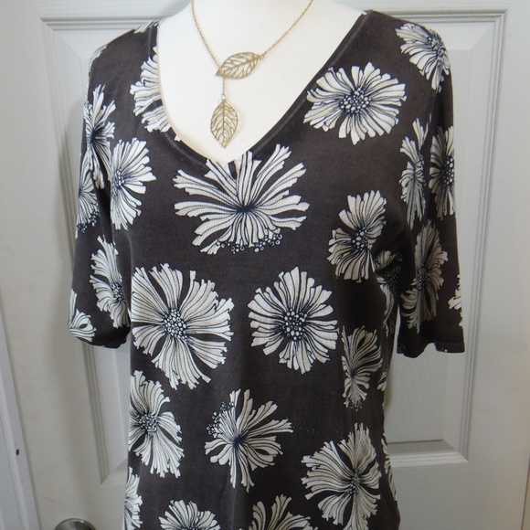 TALBOTS - Fabulous Flowers Short Sleeve Top - Picture 2 of 7
